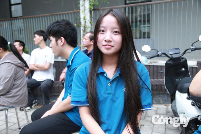 Em Nguyễn Ngọc Bảo Châu (học sinh lớp 10) cho biết hiểu được nhiều kiến thức pháp luật về an toàn giao thông hơn sau khi tham dự chương trình.