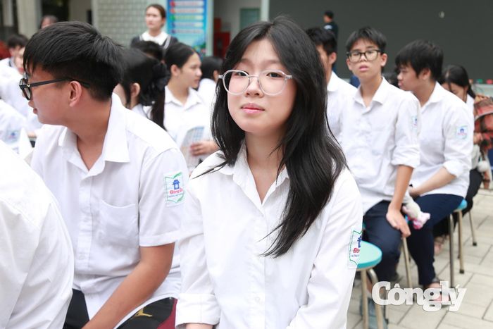 Em Trần Ánh Dương (học sinh lớp 11D, Trường THPT Phan Chu Trinh) vui vẻ chia sẻ thích thú khi được tham gia chương trình.