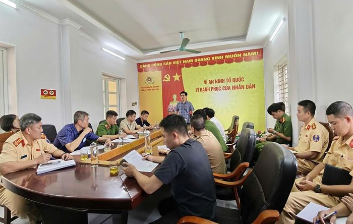 Đại tá Nguyễn Đức Thìn, Phó Giám đốc Công an TP. Hải Phòng chỉ đạo tại cuộc làm việc.