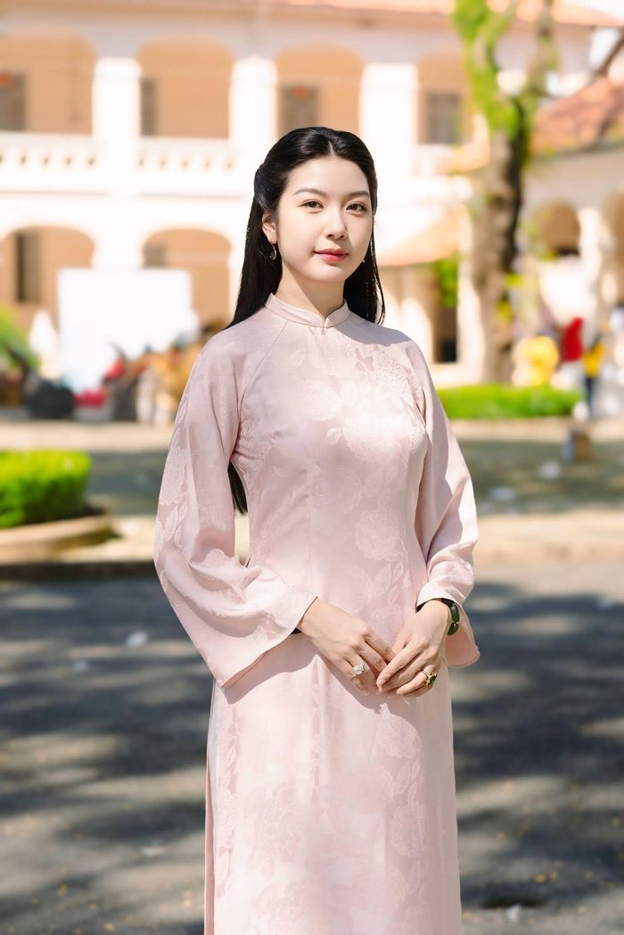 Tháng 11/2025, á hậu Thuý Vân thi đỗ cao học ngành Văn hóa học tại Trường Đại học Khoa học Xã hội và Nhân văn, Đại học Quốc gia TPHCM và đầu năm 2026 chia sẻ hình ảnh những ngày đầu làm học viên. Cô hứa sẽ hoàn thành khóa học trong 2 năm rồi quay lại đúng góc sân trường nơi từng khoe giấy báo nhập học để chụp ảnh cùng tấm bằng thạc sĩ. 