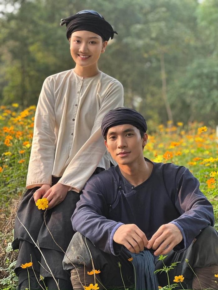 Nói về nghề dạy học, á hậu nhận xét: “Nghề giảng viên không phải là nghề giàu tiền nhưng là nghề giàu ý nghĩa”. Việc học không tách cô khỏi sân khấu, năm 2025 Phương Thanh đảm nhận cùng lúc 2 vai chính trong vở "Hoàng hôn rực nắng" tại một liên hoan sân khấu chuyên nghiệp toàn quốc. Cuối năm đó, ở tuổi 25, cô chạm ngõ điện ảnh với vai thứ chính trong phim "Chuyện tình Khau Vai".