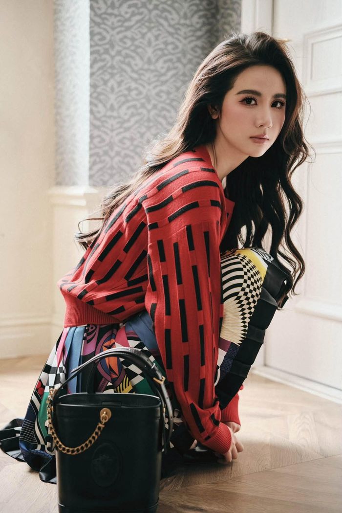Vốn là hot girl đời đầu của Hà Nội, Huyền Lizzie luôn thu hút với gu thời trang sang chảnh, cá tính. 