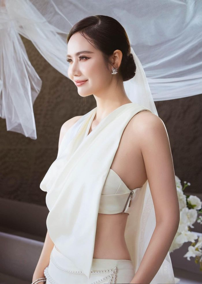Tạo hình vai diễn của Huyền Lizzie khiến nhiều người ngỡ ngàng vì đối lập hoàn toàn với vẻ sexy và gợi cảm ngoài đời của nữ diễn viên. 