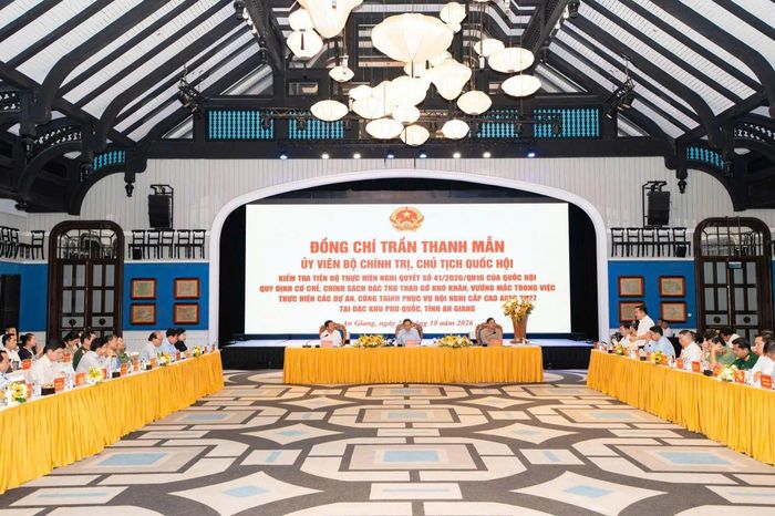  Chủ tịch Quốc hội Trần Thanh Mẫn làm việc với lãnh đạo tỉnh, các bộ, ngành và đơn vị liên quan về việc thực hiện Nghị quyết số 41/2026/QH16 của Quốc hội. Ảnh: TĐ