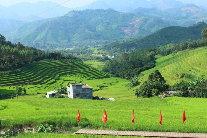 Hội Mùa vàng là dịp để địa phương giới thiệu vẻ đẹp ruộng bậc thang, quảng bá giá trị văn hóa truyền thống và tiềm năng du lịch cộng đồng miền biên cương Đông Bắc