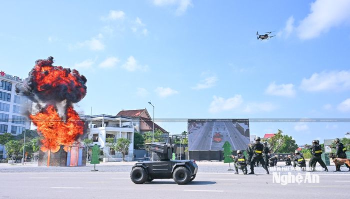Trấn áp tội phạm, đánh bắt khủng bố. Ảnh: Thành Cường