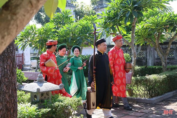 Các nghệ nhân giữ "nhịp ca trù" bằng đam mê và trách nhiệm đối với di sản của cha ông.
