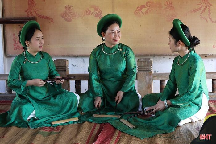 Mỗi làn điệu ca trù yêu cầu người hát cảm nhận được chiều sâu của lời ca, biết làm chủ giọng hát cùng nhịp phách.