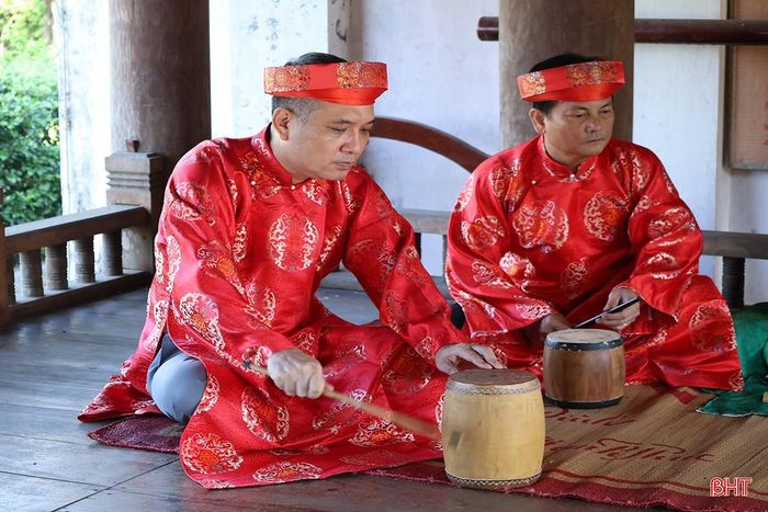 Ca trù là loại hình nghệ thuật bác học, đòi hỏi người thực hành phải có thời gian dài học tập và rèn luyện.