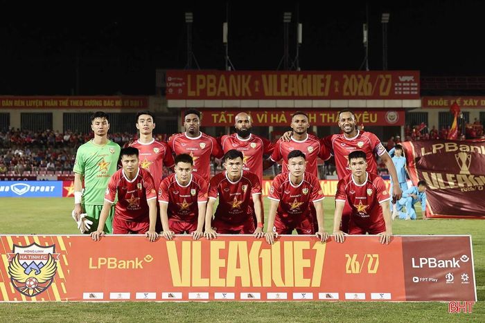 Đội hình ra sân của Hồng Lĩnh Hà Tĩnh trong cuộc tiếp đón Hải Phòng FC.