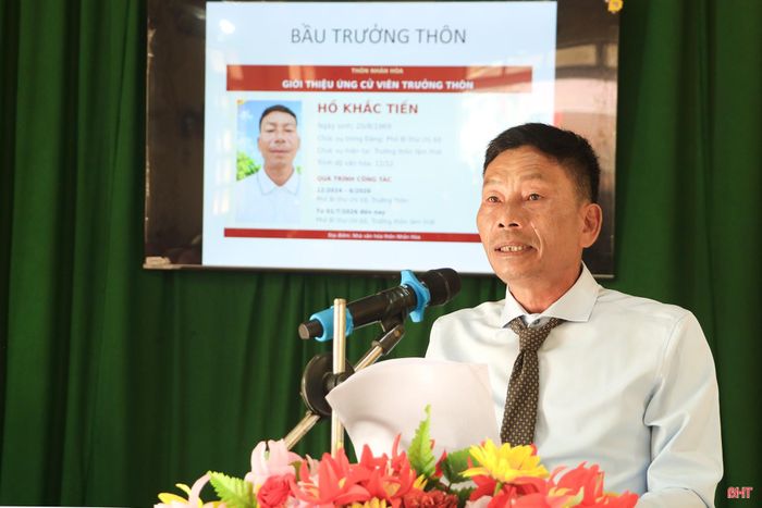Ông Hồ Khắc Tiến - Trưởng thôn Nhân Hoà (xã Yên Hoà) phát biểu nhận nhiệm vụ.