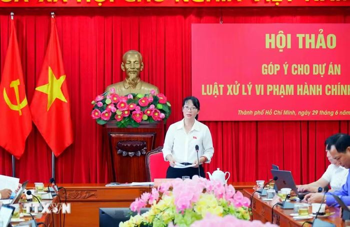 Quang cảnh một hội nghị lấy ý kiến góp ý Dự thảo Luật Xử lý vi phạm hành chính (sửa đổi). (Ảnh: Xuân Khu/TTXVN)