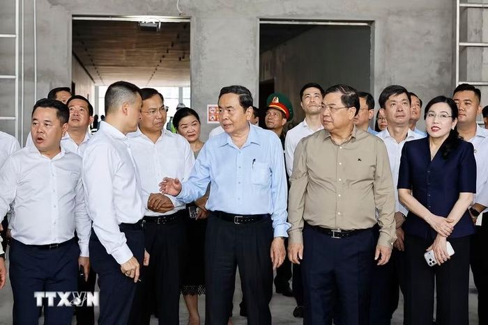 Chủ tịch Quốc hội Trần Thanh Mẫn cùng Đoàn công tác đến kiểm tra Dự án Trung tâm Hội nghị APEC. (Ảnh: Doãn Tấn/TTXVN)