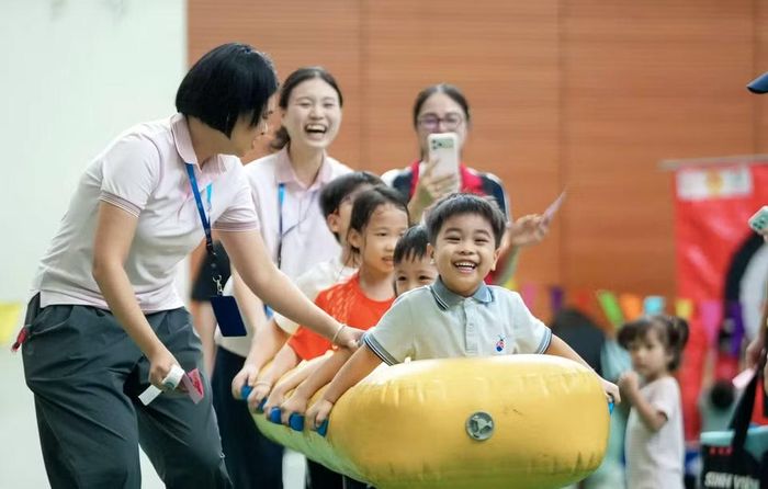 Các trò chơi được thiết kế đa dạng phù hợp với từng lứa tuổi học sinh. (Ảnh: Vietnam+)