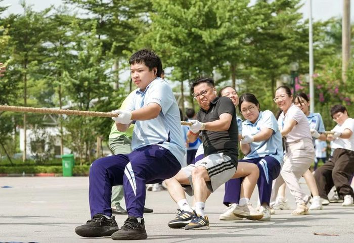 Theo chị Nguyễn Hương Huế, Trưởng ban Hội phụ huynh đồng hành của Trường Nguyễn Siêu, không chỉ học sinh mà cả phụ huynh cũng rất háo hức chờ đợi ngày hội từ vài tuần nay. (Ảnh: Vietnam+)