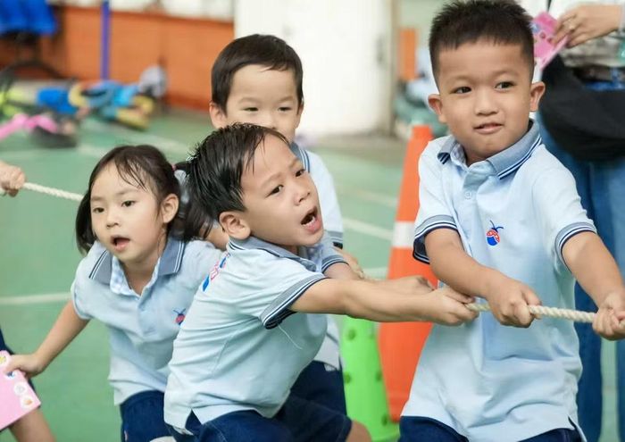 Bên cạnh các trò chơi hiện đại là các trò chơi dân gian. (Ảnh: Vietnam+)