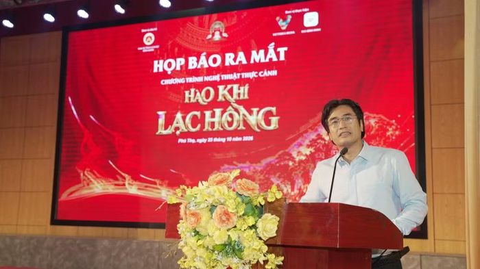 Đạo diễn Mai Long chia sẻ tại họp báo. (Ảnh: BTC)