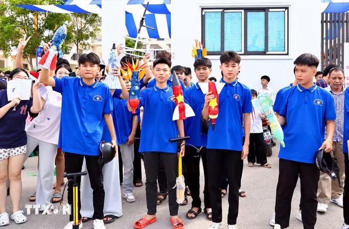 Học sinh tham gia trải nghiệm các trò chơi STEM thể thao. (Ảnh: Đồng Thúy/TTXVN)