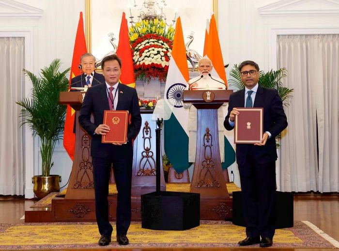 Tổng Bí thư, Chủ tịch nước Tô Lâm và Thủ tướng Ấn Độ Narendra Modi chứng kiến lễ trao các văn kiện hợp tác giữa Kiểm toán Nhà nước Việt Nam-Ấn Độ, tháng 5/2026. (Ảnh: KTNN)