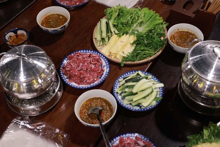 Chương trình “Quán Nhà Haha” đưa khán giả khám phá văn hóa ẩm thực Huế qua những trải nghiệm gần gũi.