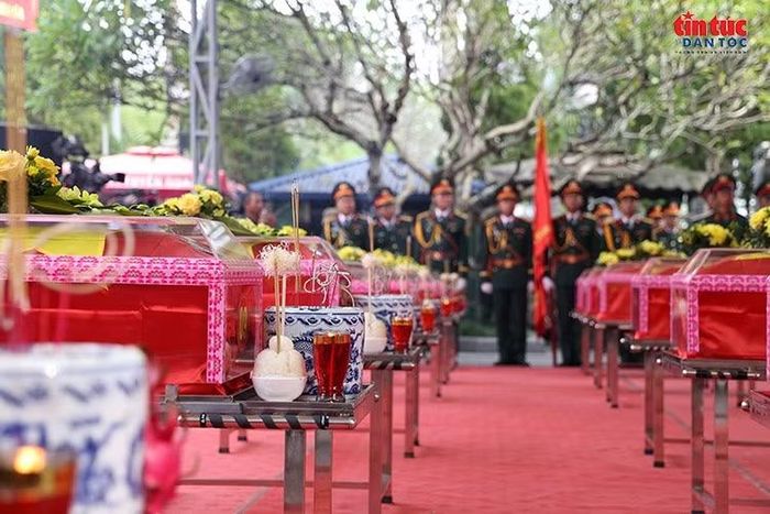Lễ truy điệu, an táng hài cốt liệt sĩ tại tại Nghĩa trang Liệt sĩ Quốc gia Vị Xuyên (Tuyên Quang).