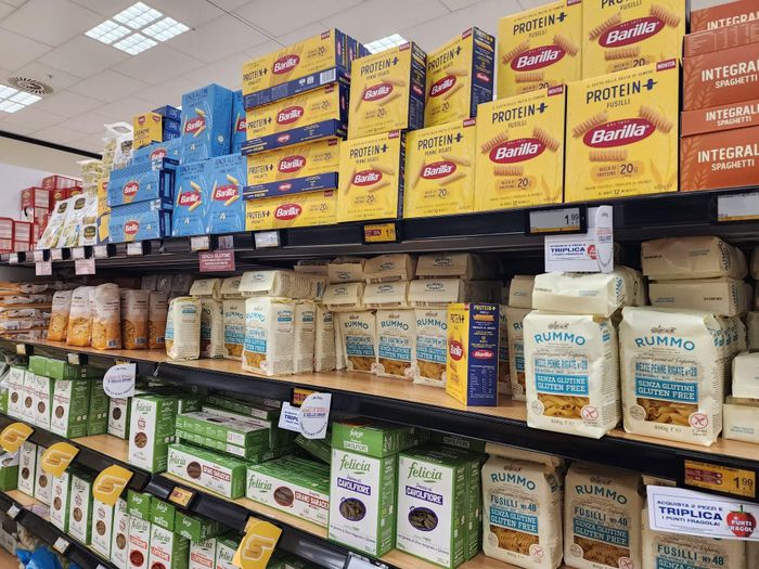 Trong các hệ thống siêu thị ở Italy luôn có khu dành riêng cho các sản phẩm pasta. Ảnh: Việt Hải