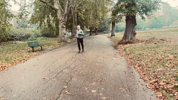 Bước chạy trên lối lá vàng - tinh thần thể thao của người dân London.