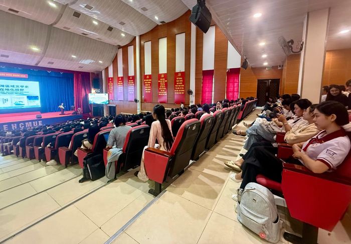 Đông đảo sinh viên Trường Đại học Sư phạm TP Hồ Chí Minh tham gia Hội thảo Khoa học quốc tế về văn học và nghệ thuật Đông Á đầu thế kỷ XXI.