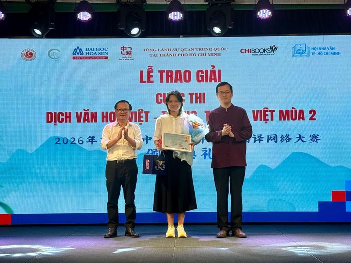 Nguyễn Ngọc Kim Ánh, sinh viên Trường Đại học Khoa học xã hội và Nhân văn, ĐHQG TP Hồ Chí Minh, đoạt giải Nhất cuộc thi dịch văn học Việt - Trung, Trung - Việt năm 2026.
