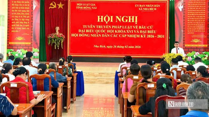 Luật gia Chu Văn Hiển tham gia tuyên truyền, phổ biến pháp luật về bầu cử tại xã Nha Bích, giúp người dân nắm rõ quyền, nghĩa vụ và trách nhiệm của cử tri.