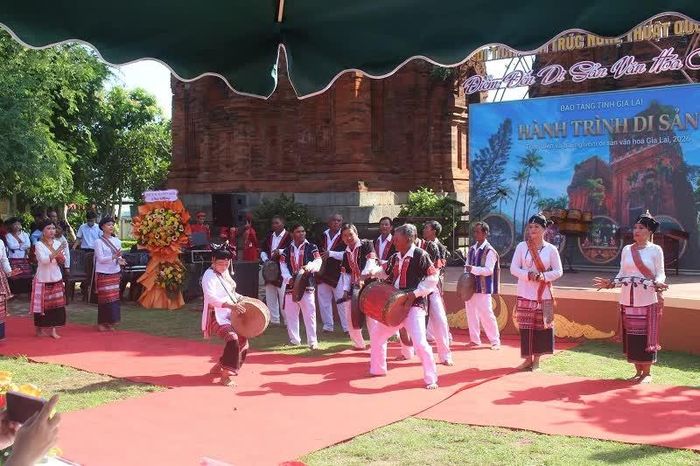 Biểu diễn trống K’toang đặc sắc.