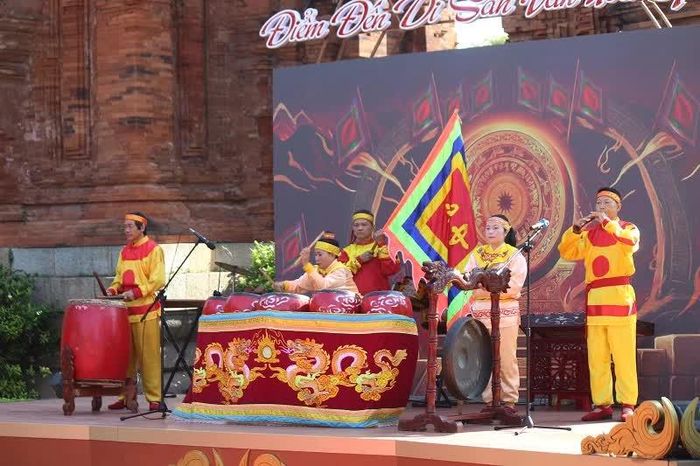 Biểu diễn trống trận Quang Trung. 