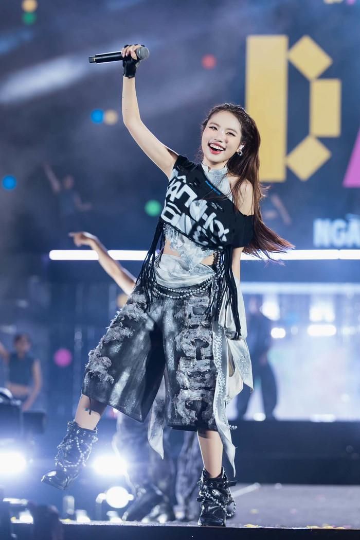 Phương Mỹ Chi làm mới hình ảnh trong âm nhạc.