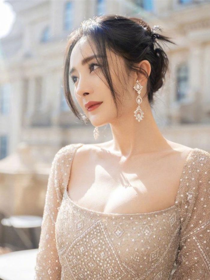 Dù đã đường ai nấy đi nhiều năm, Dương Mịch và Lưu Khải Uy vẫn thường xuyên được công chúng nhắc đến qua những câu chuyện tình cảm trong quá khứ.