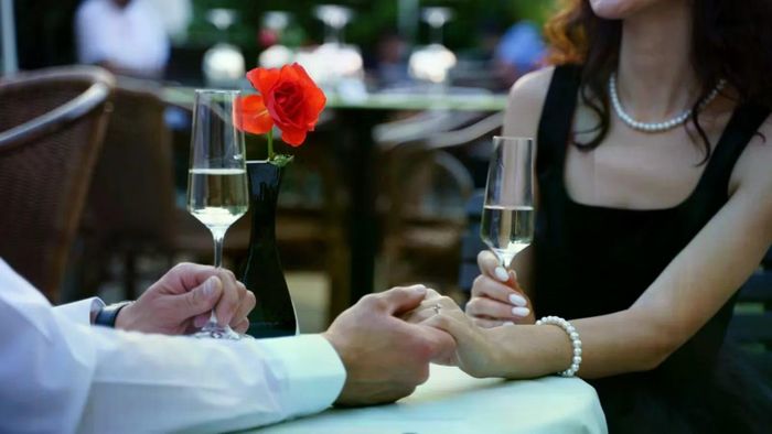 Từ những cú vuốt trên dating app đến dịch vụ kết nối cá nhân hóa, thị trường mai mối ngày càng đa dạng hóa để đáp ứng nhu cầu