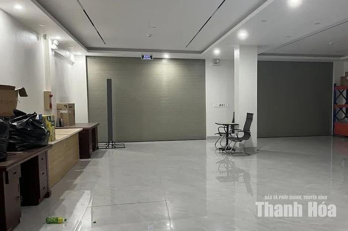 Chỉ cần một tin nhắn, một cuộc gọi, cánh cửa quán internet sẽ mở ra.