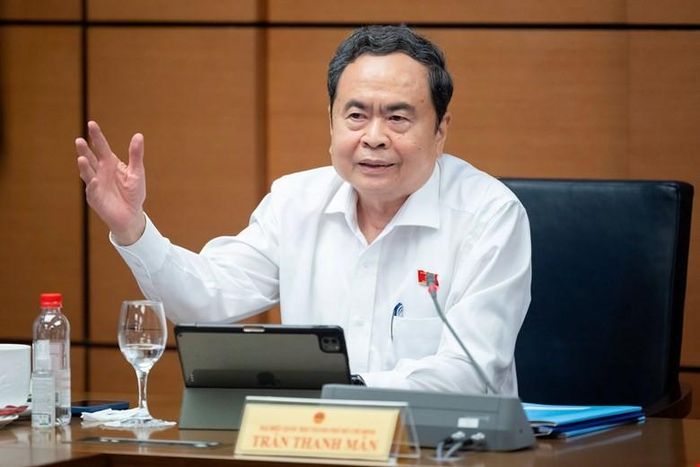 Chủ tịch Quốc hội nhấn mạnh yêu cầu xây dựng chế tài đủ sức răn đe, xử lý nghiêm những tổ chức, cá nhân cố tình vi phạm, bất chấp sức khỏe, tính mạng người tiêu dùng để trục lợi. Ảnh: Cổng thông tin điện tử Quốc hội.