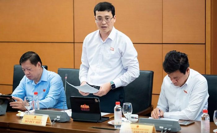 Đại biểu Đỗ Đức Hiển, Đoàn ĐBQH thành phố Hồ Chí Minh tham gia thảo luận tại tổ về dự án Luật sửa đổi, bổ sung một số điều của Luật Sở hữu trí tuệ - ảnh: Quochoi.vn.