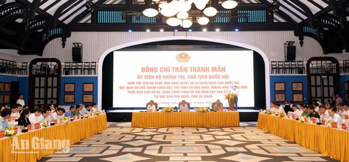 Quang cảnh buổi làm việc.
