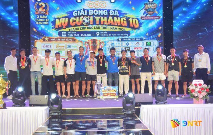 Đội BOAO - Hội đồng hương Huế giành chức vô địch nhóm B. Ảnh: THÀNH DANH