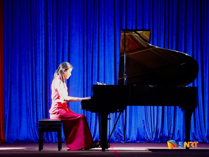 Nghệ sĩ Asakura Sumire biểu diễn piano tại chương trình. Ảnh: QUỐC TUẤN