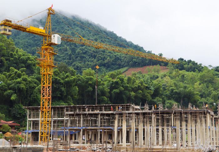 Các chủ đầu tư đẩy nhanh tiến độ thi công, giải ngân các dự án Trường liên cấp tại các xã biên giới.