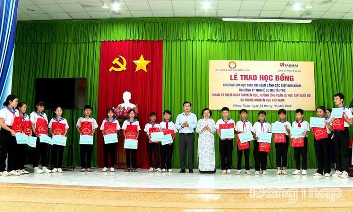 Mỗi suất học bổng trị giá 2 triệu đồng.
