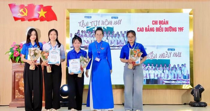 Trao giải cuộc thi Med Life Check-in. Ảnh: Đơn vị cung cấp