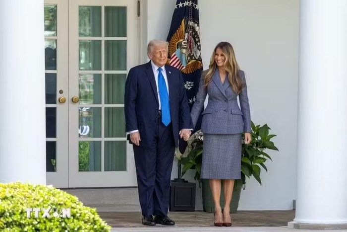 Tổng thống Mỹ Donald Trump (trái) và Đệ nhất Phu nhân Mỹ Melania Trump tại Nhà Trắng. Ảnh: THX/TTXVN phát