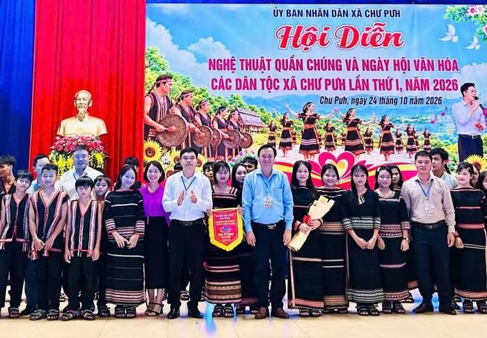  Trường THCS Dân tộc Nội trú đạt giải nhất toàn đoàn tại Hội diễn nghệ thuật quần chúng và Ngày hội văn hóa các dân tộc xã Chư Pưh lần thứ I - 2026. Ảnh: R'Ô HOK 
