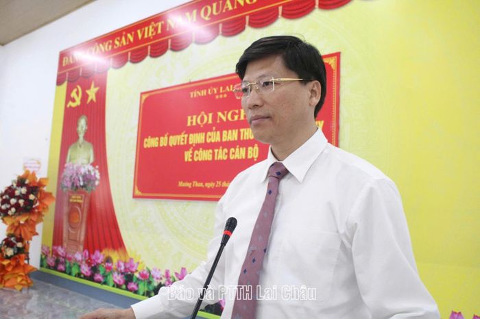 Đồng chí Bùi Huy Phương - Phó Trưởng Ban Tổ chức Tỉnh ủy phát biểu tại hội nghị.