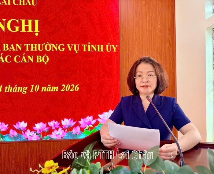 Đồng chí Lê Thị Hường – Trưởng Ban Tổ chức Tỉnh ủy phát biểu giao nhiệm vụ.
