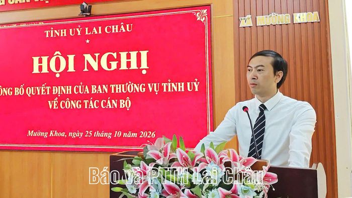 Đồng chí Nguyễn Thành Đồng - tân Bí thư Đảng ủy xã Mường Khoa phát biểu nhận nhiệm vụ.