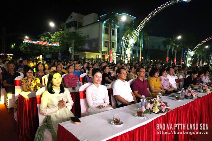 Các đại biểu tham dự đêm nhạc